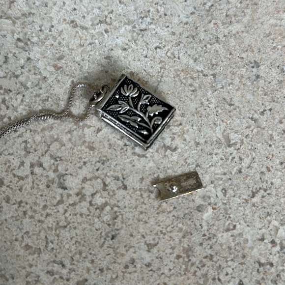 Silver box chain and small floral secret Quran book charm Farsi Persian - Picture 9 of 15